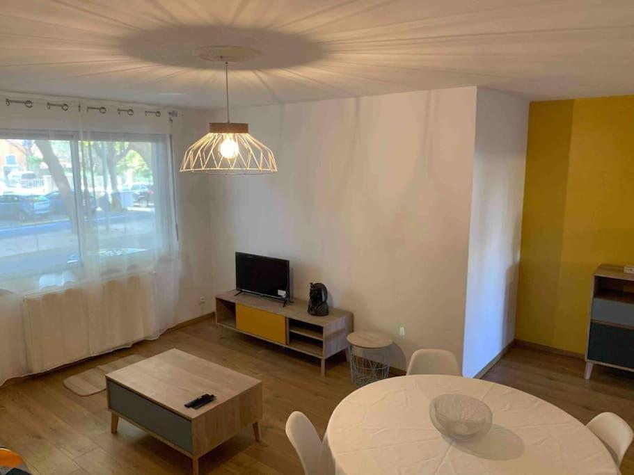 Appartement Le 17 Narbonne Bagian luar foto
